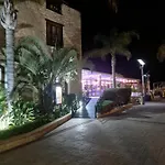 Y & P מלון *