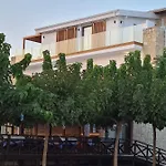 Hotel Y & P *