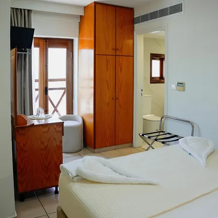 Y & P Hotel *