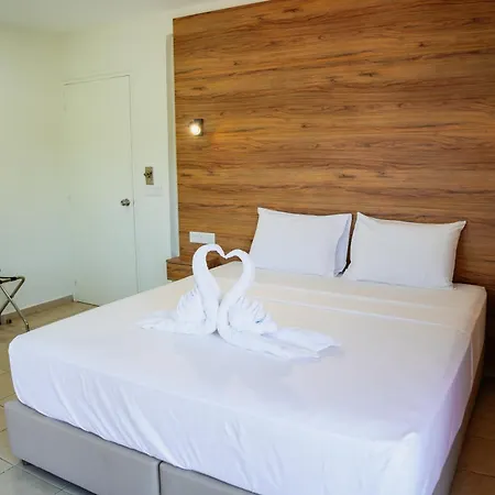 Y & P Hotel *
